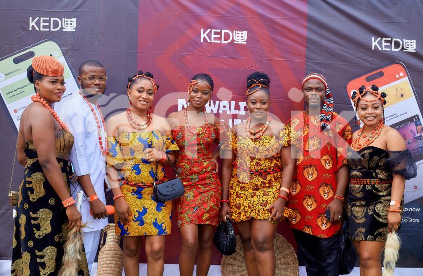 Group of people in traditional outfits 1