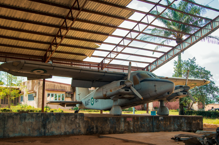 A war plane in the Nigerian National War Museum