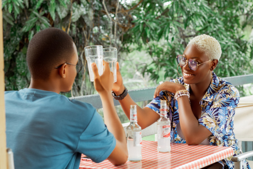 Boy and girl hanging out in Ibom Icon