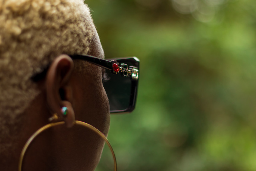 Rearview of girl on glasses