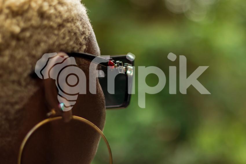 Rearview of girl on glasses