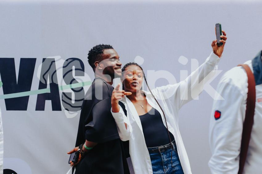 Friends taking selfie at UDC 2024