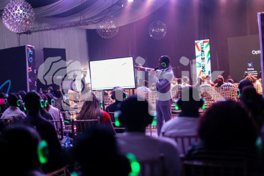 Facilitator teaching at UDC 2024