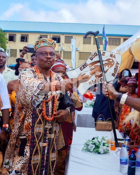 Traditional style of greeting